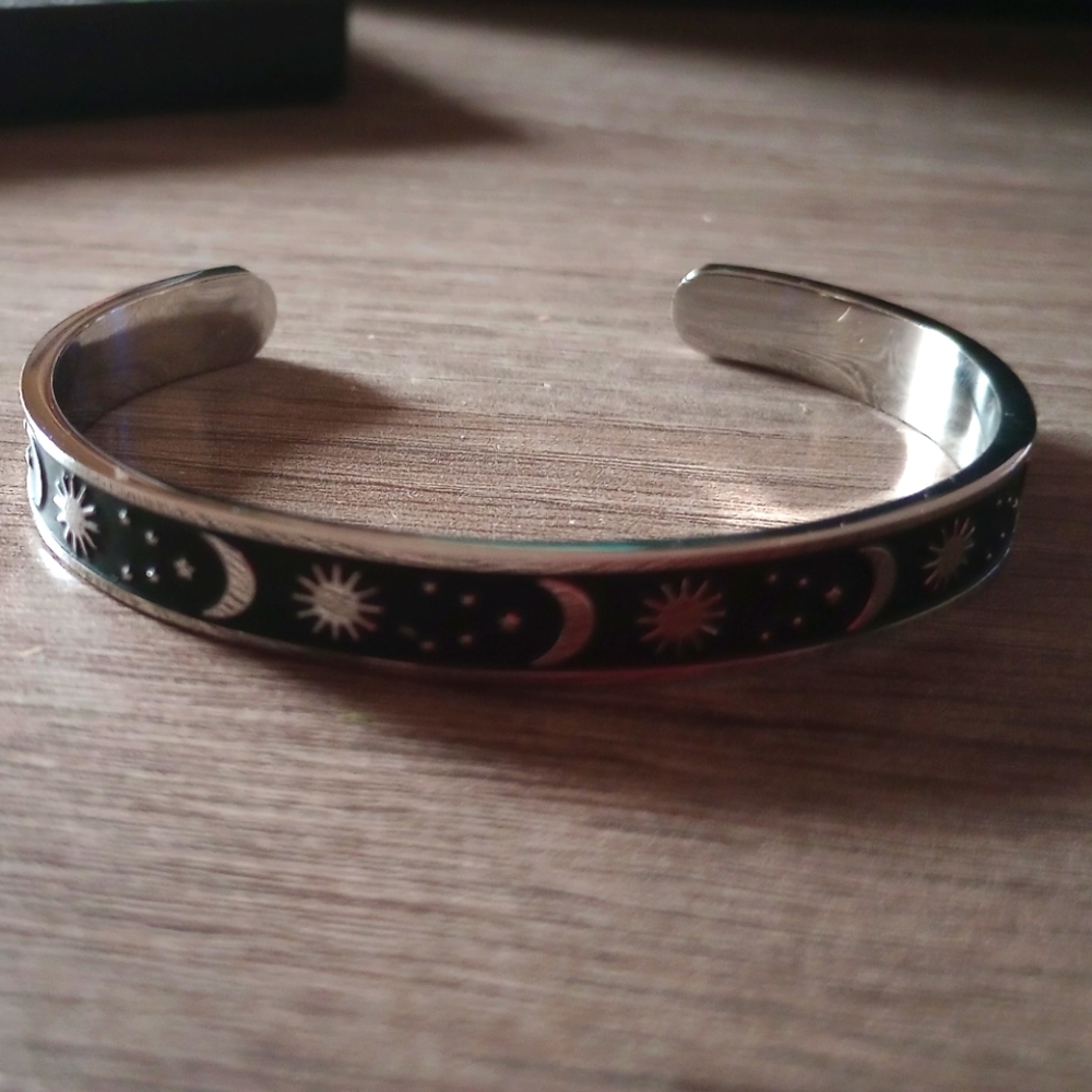 Tony & Sandy Women's silver bracelet